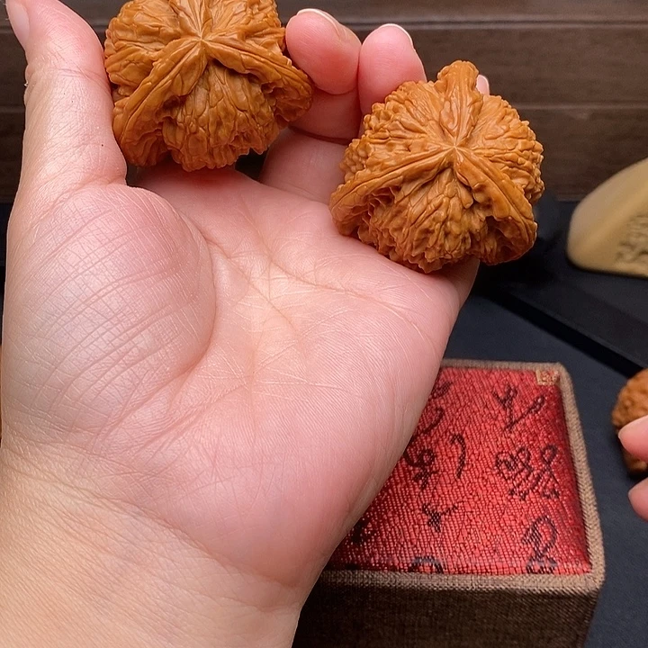 高***辉把件文玩核桃白奔