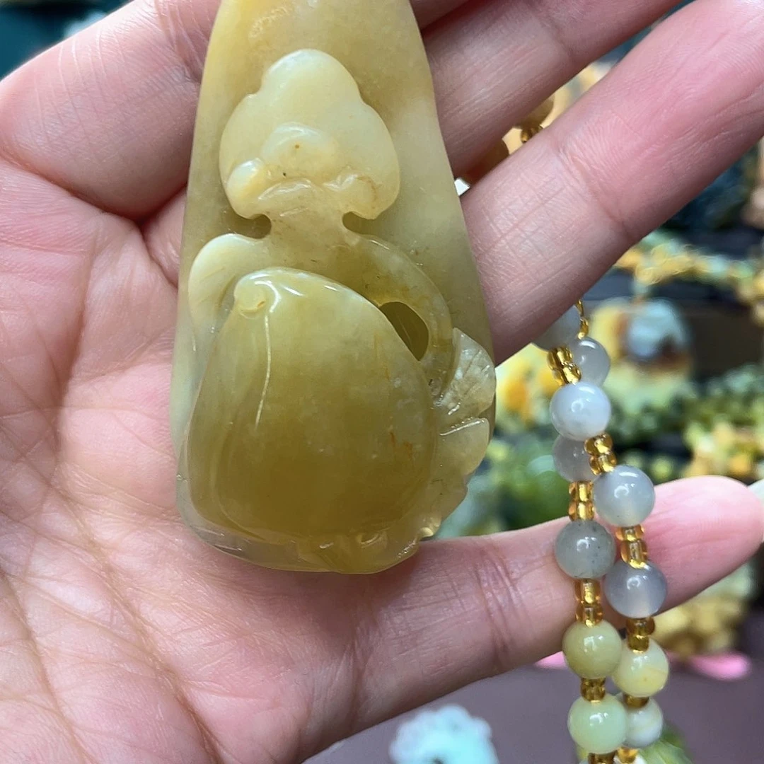 蛇纹石玉颈饰未镶嵌