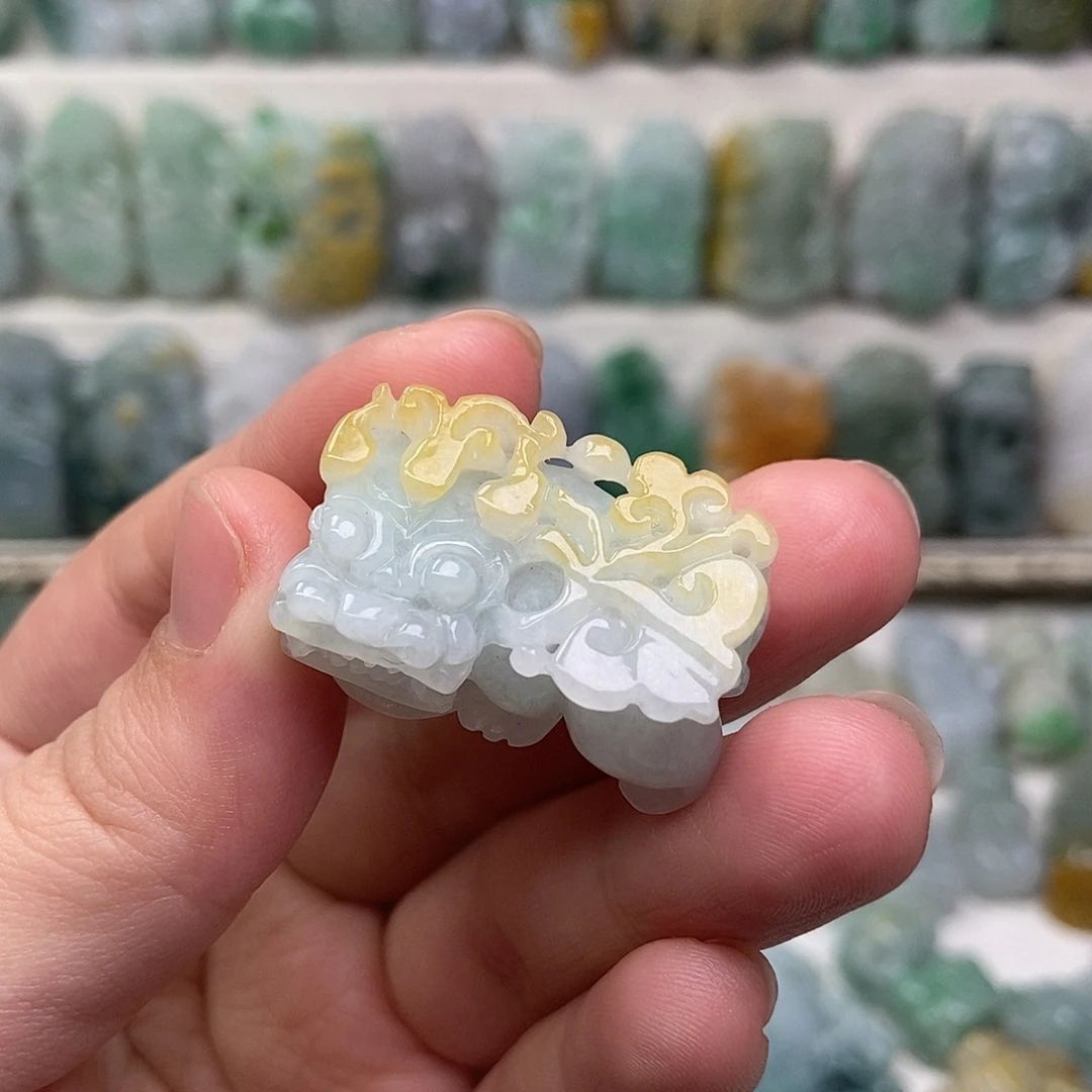 翡翠未镶嵌吊坠(赠链)