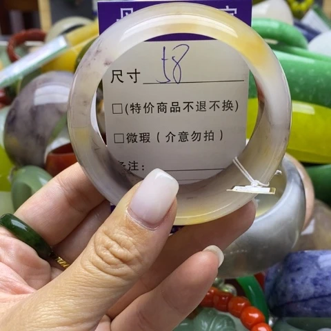 未镶嵌手镯石英质玉