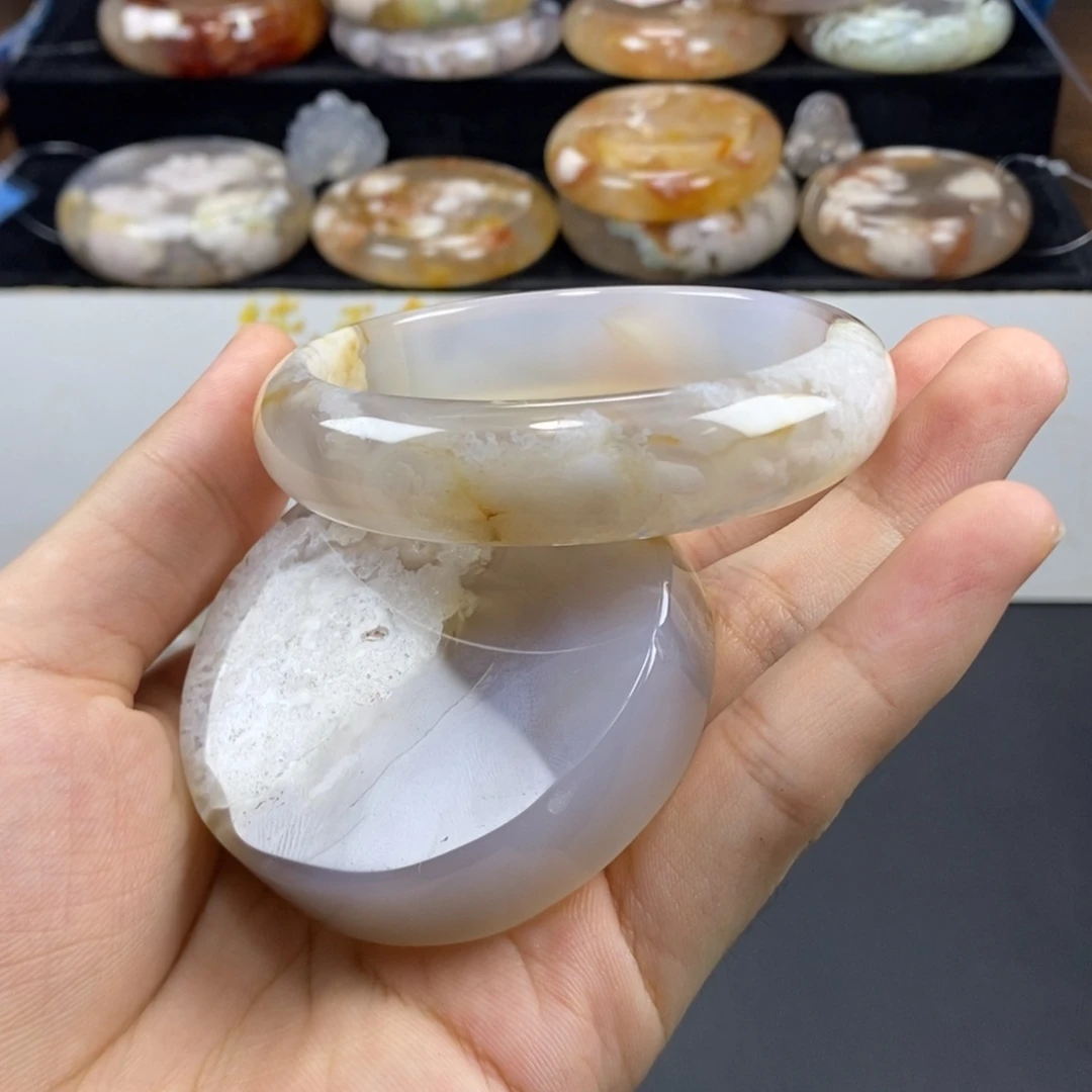 未镶嵌手镯石英质玉
