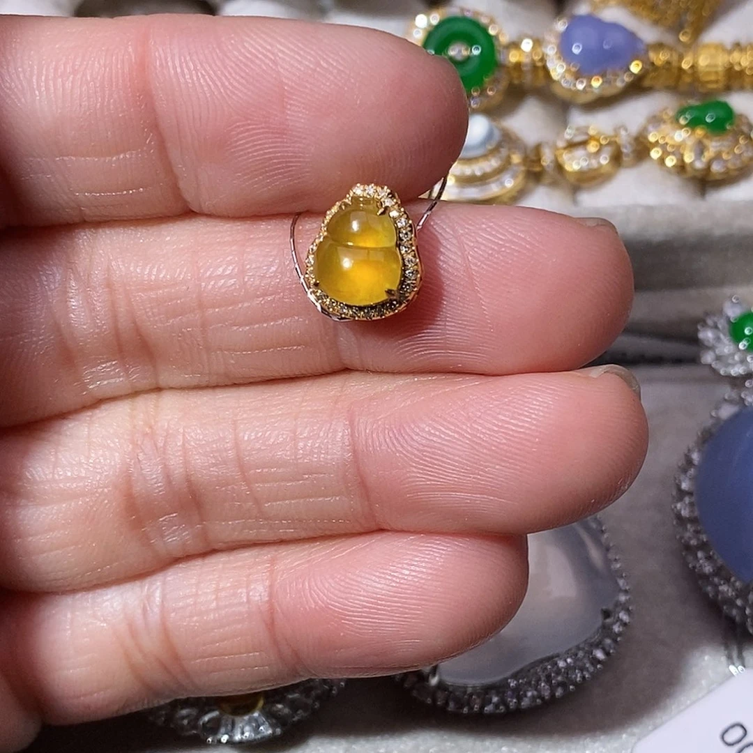 翡翠18K金镶嵌颈饰