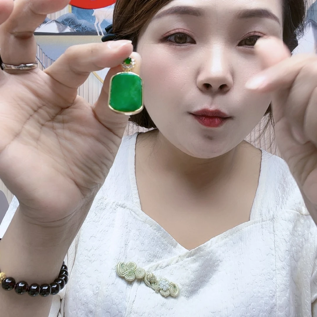 【闪购商品】翡翠未镶嵌颈饰