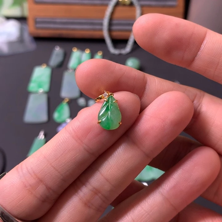 吊坠(不含链)18K金镶嵌翡翠