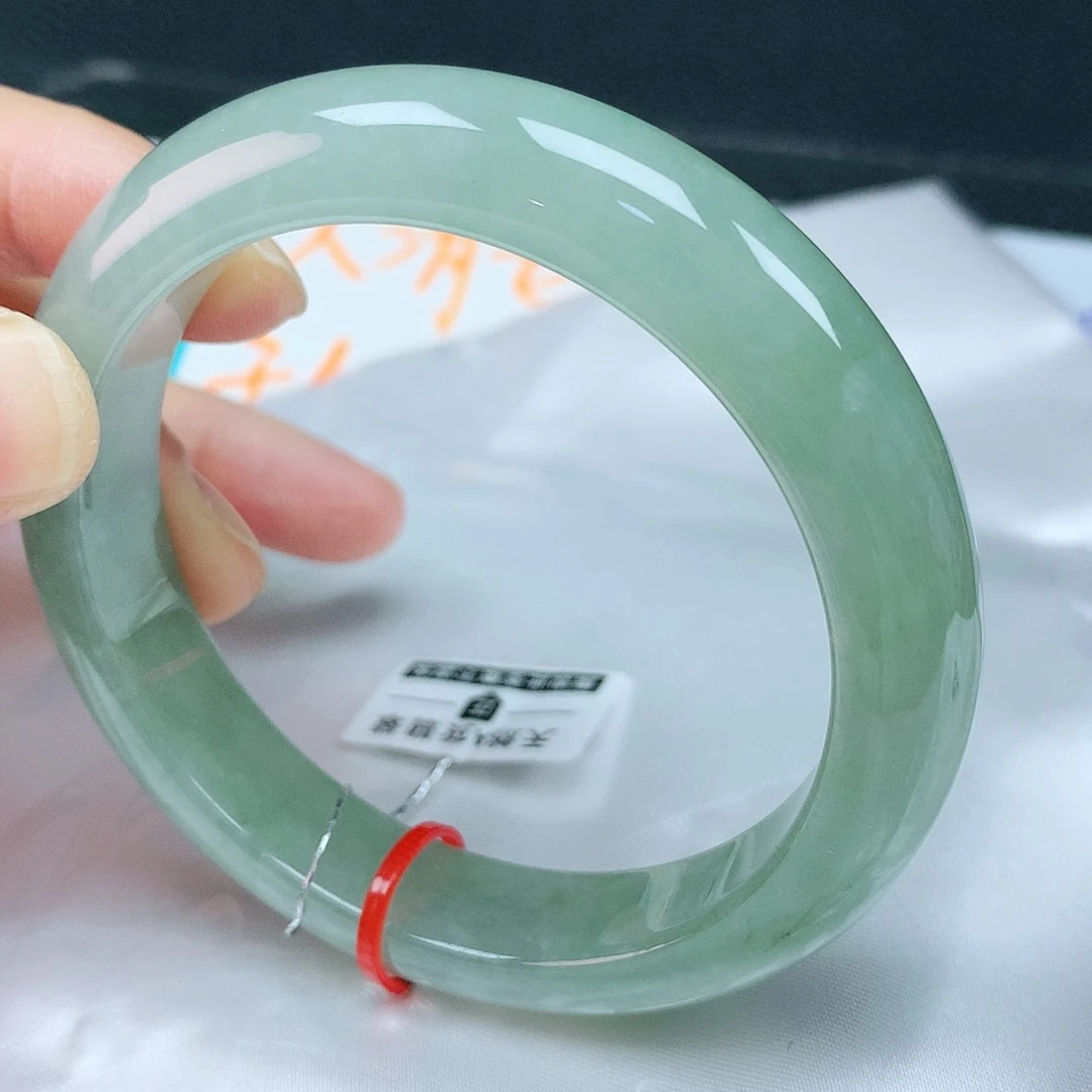 翡翠手镯未镶嵌57圈