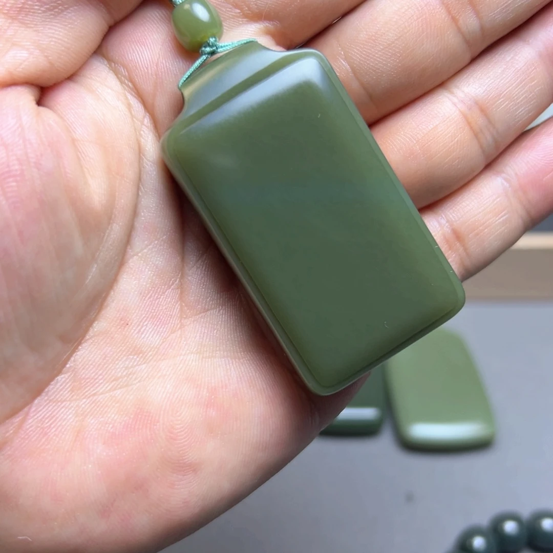 和田玉未镶嵌手链沙枣青无事牌351