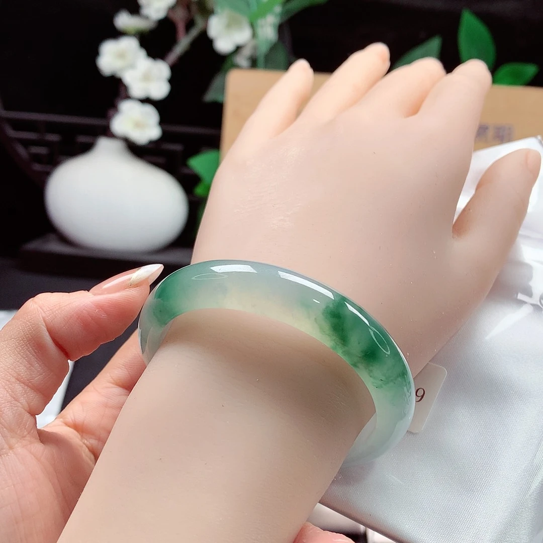 未镶嵌手镯（贵妃镯）翡翠99号，天然A货翡翠手镯