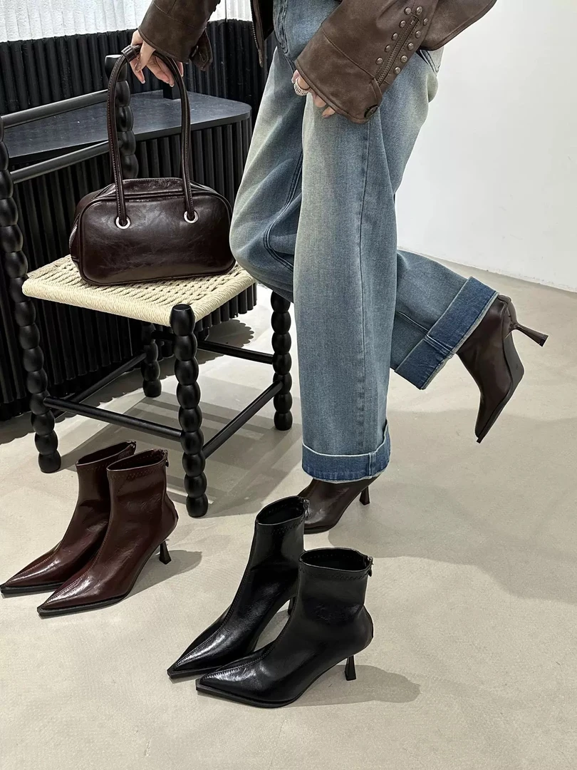 秋季棕色细高跟短靴女2025秋冬新款后拉链方头复古通勤百搭瘦瘦靴