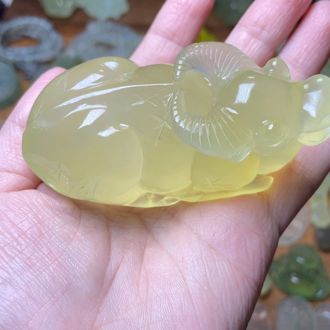 牧***士蛇纹石玉未镶嵌手把件