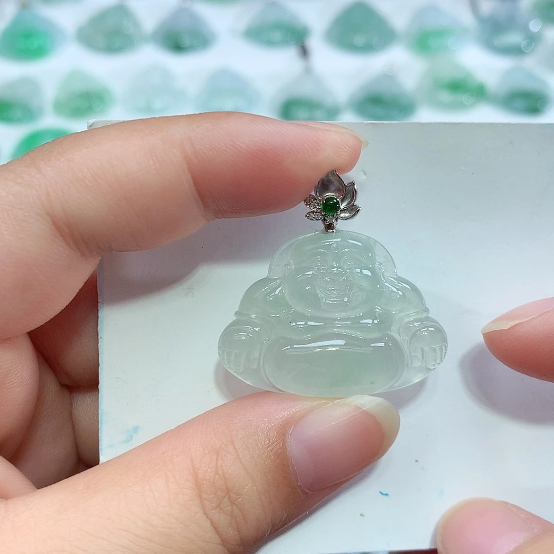 翡翠18K金镶嵌颈饰佛