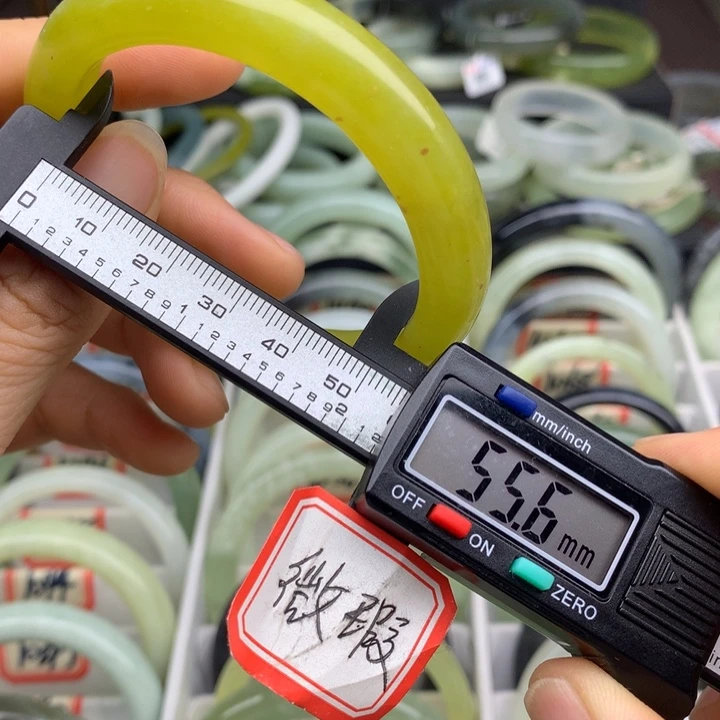 蛇纹石玉未镶嵌手镯1079