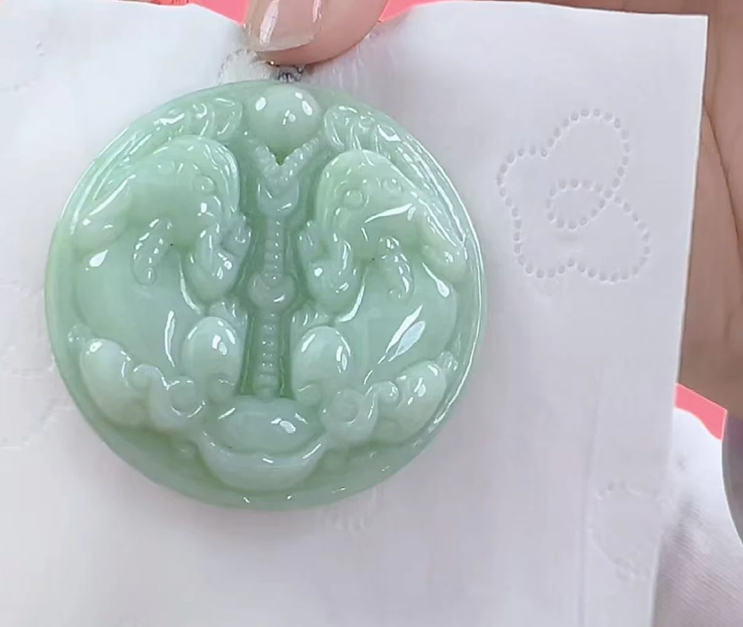 天然翡翠A货双貔貅（多样性发货只发一个）宽高49-50厚10-12送绳