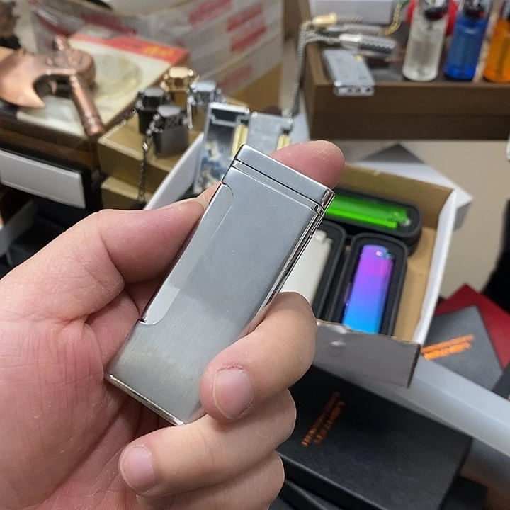 悟***明铬充气打火机充气打火机