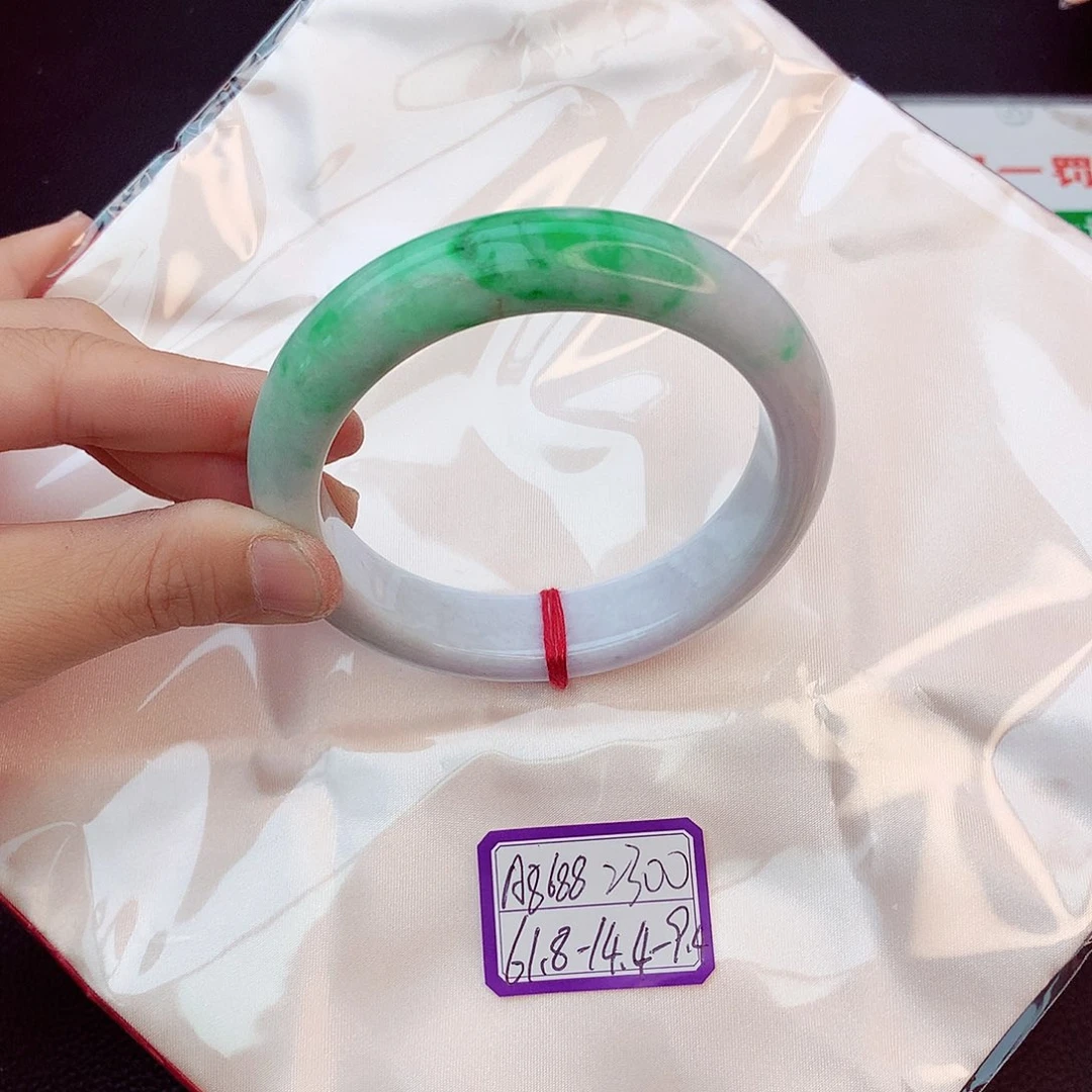 翡翠手镯未镶嵌翡翠