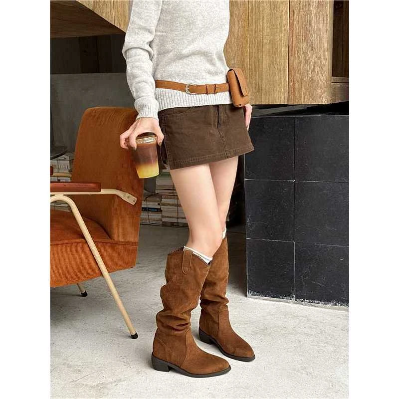 绒面革复古尖头实木跟厚底增高长靴D712217-5A