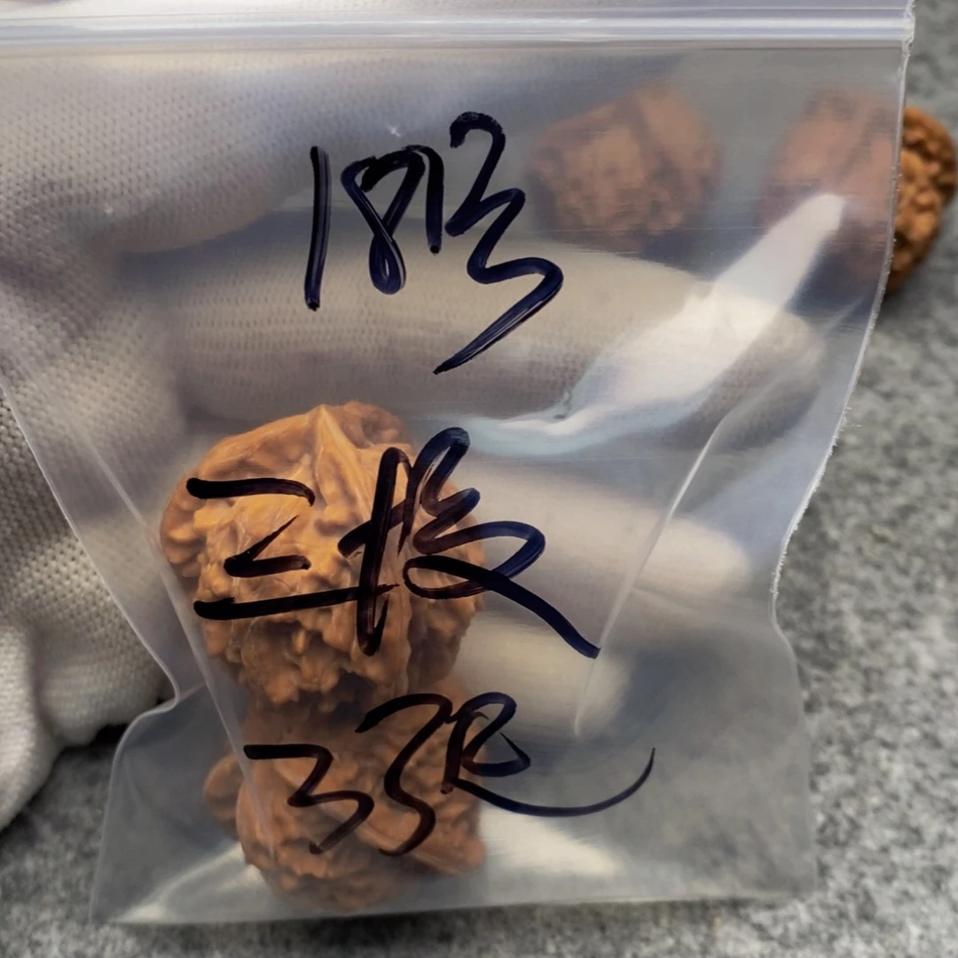 吊坠文玩核桃三棱