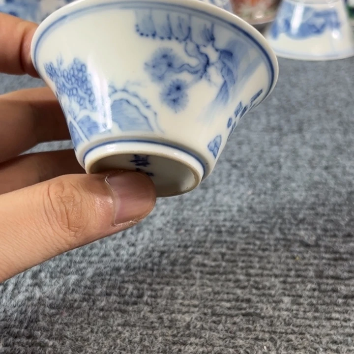 用***2摆件一对青花的小杯子