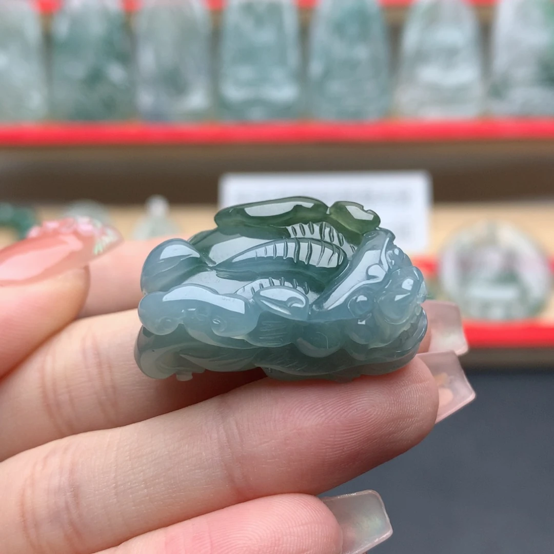 翡翠未镶嵌颈饰貔貅