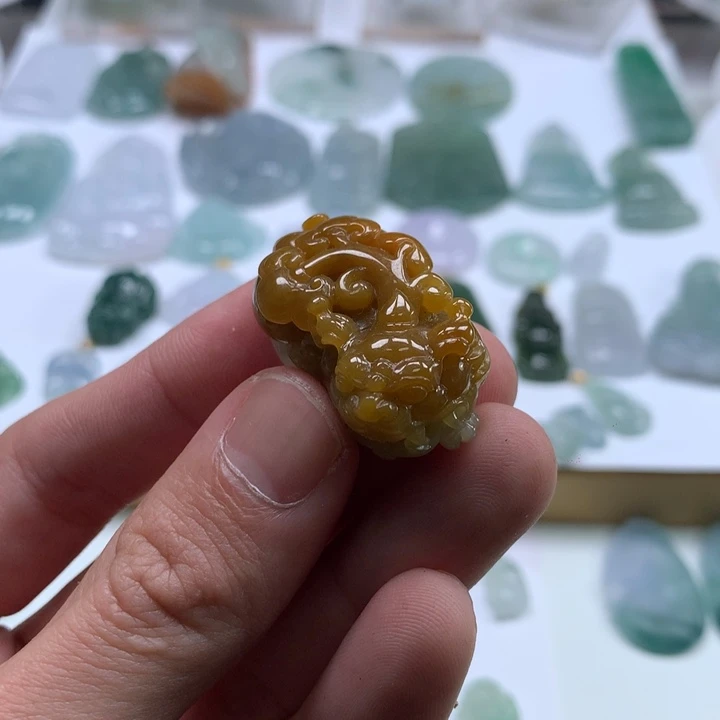 翡翠未镶嵌颈饰翡翠