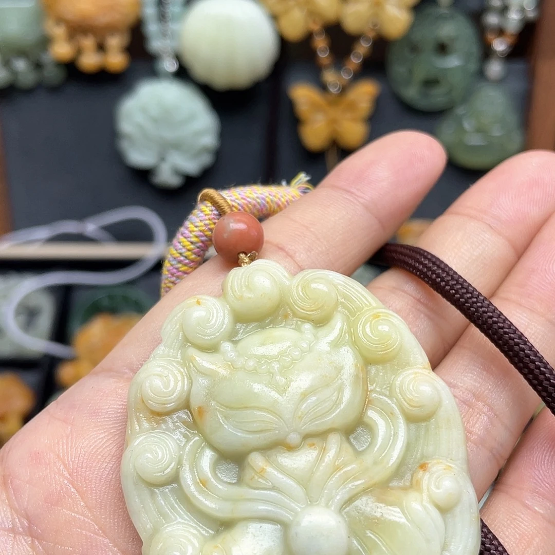 未镶嵌蛇纹石玉颈饰