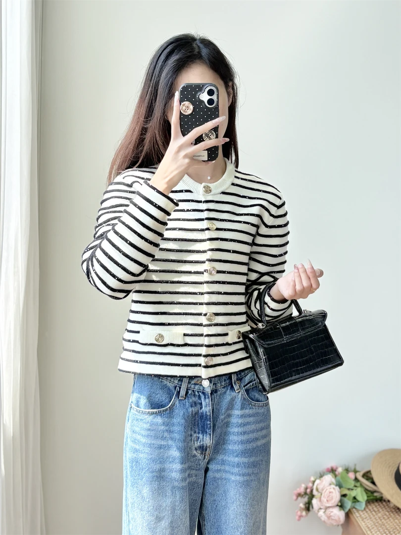 气质百搭丨2025早秋新款法式黑白条纹圆领休闲亮片针织开衫外套女