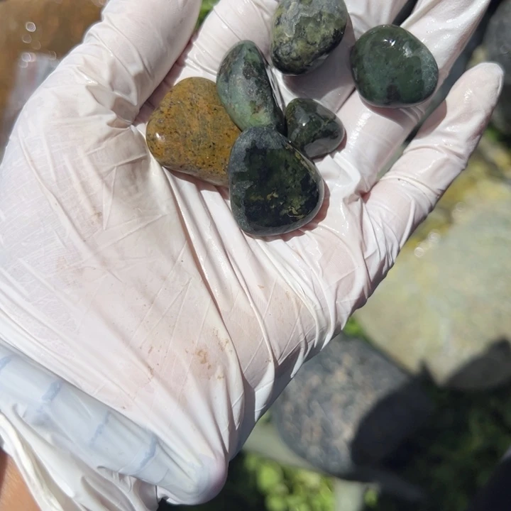 减***远长石玉未镶嵌藏玉药王石藏玉