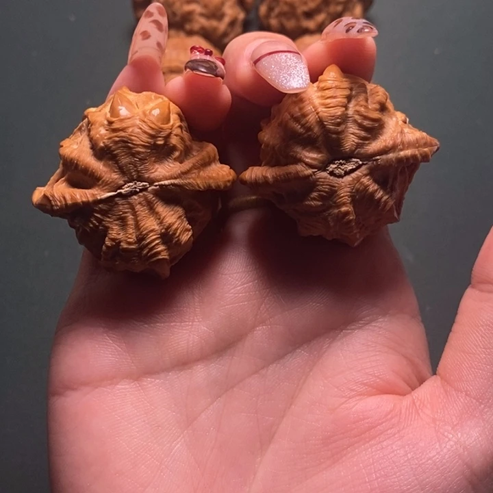 小****文玩核桃白狮子练手吞噬38