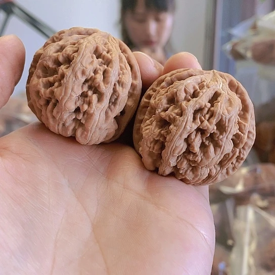 【闪购商品】把件文玩核桃41红皮粗筋