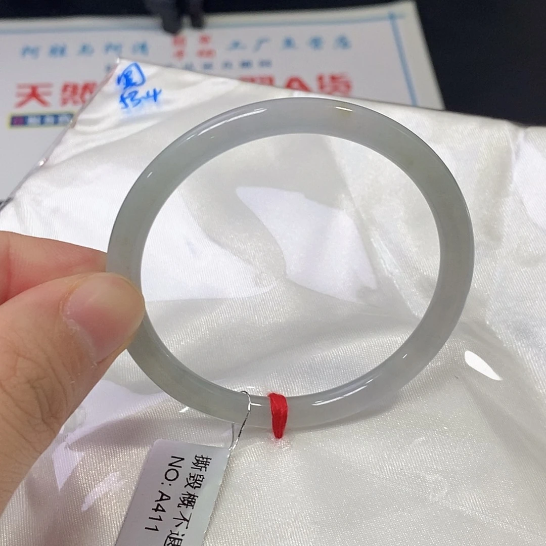 翡翠未镶嵌手镯（圆镯）