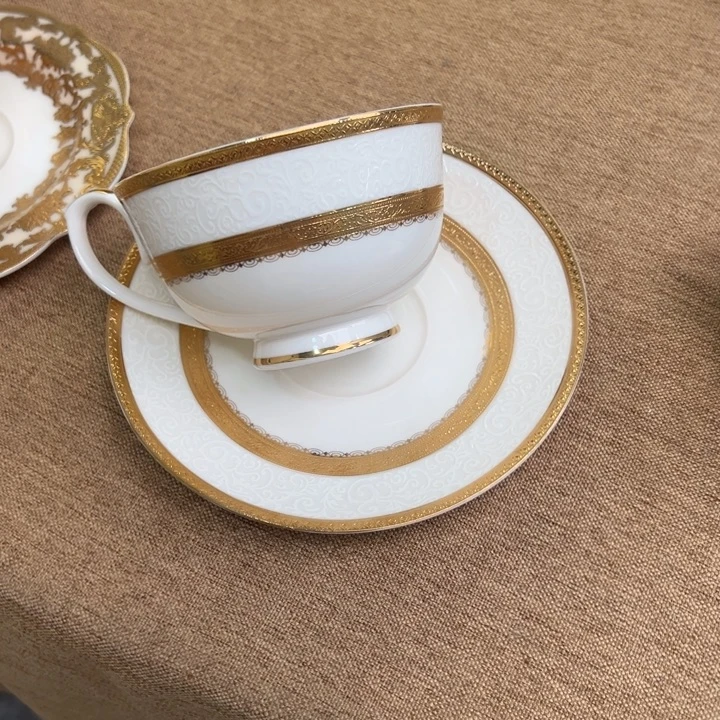 l***6瓷片220尺寸杯碟两套