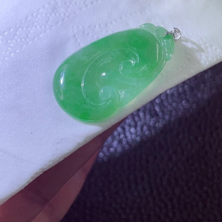 翡翠18K金镶嵌颈饰翡翠