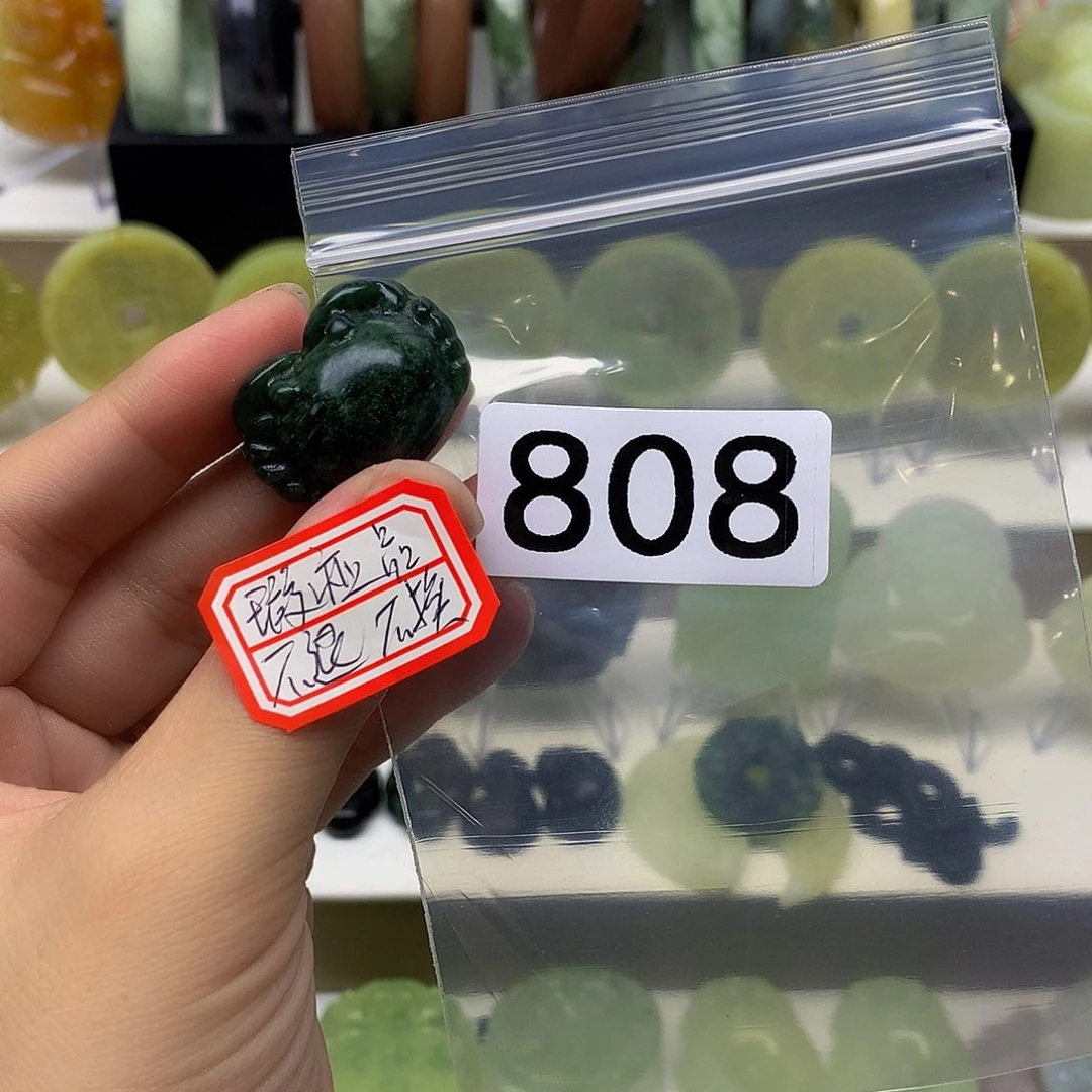 蛇纹石玉颈饰未镶嵌