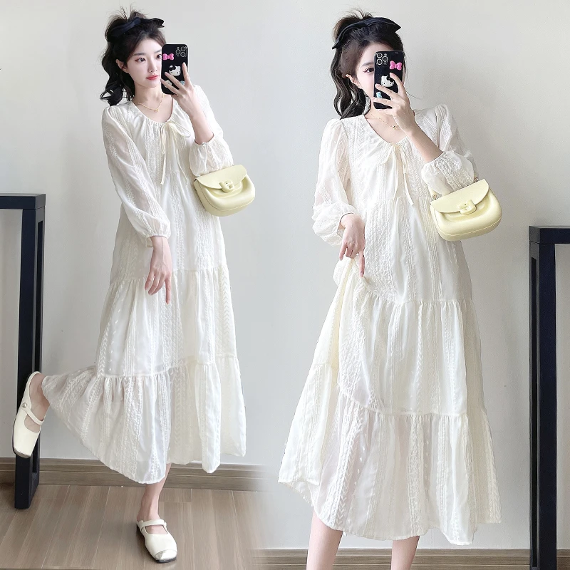 孕妇装2025春夏款杏色蕾丝重工刺绣小清新温柔风宽松版长袖连衣裙