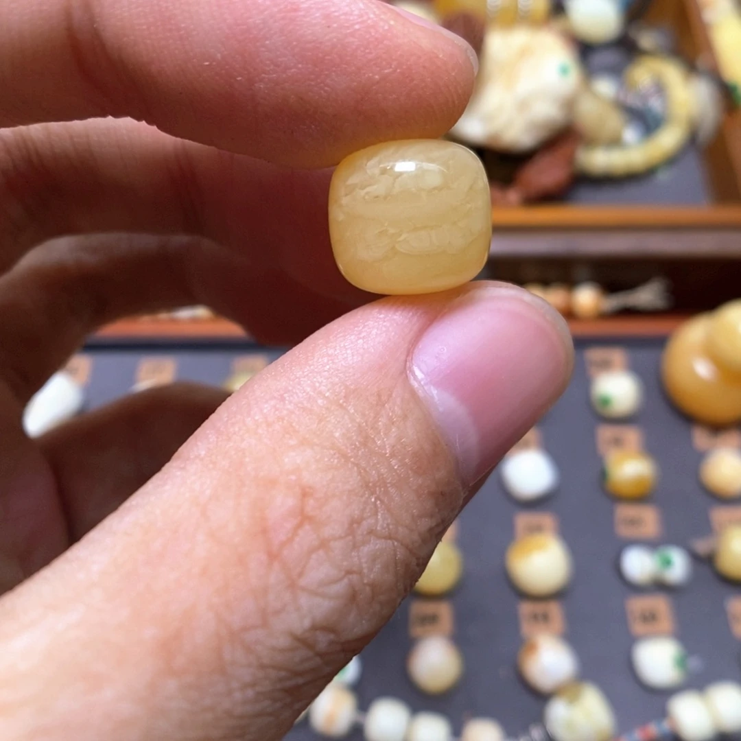 咖***醉裸石蜜蜡未镶嵌好