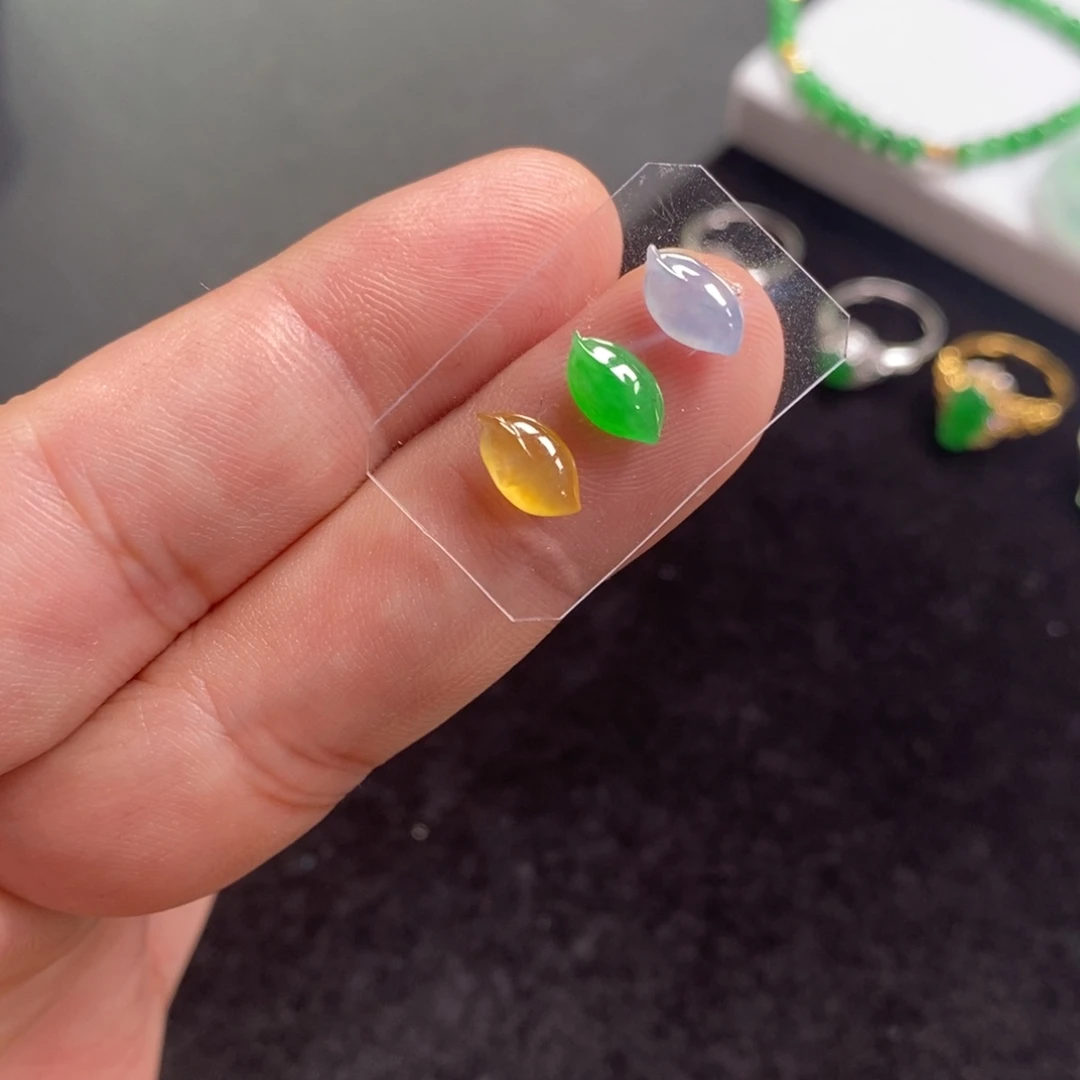 翡翠裸石三彩叶子