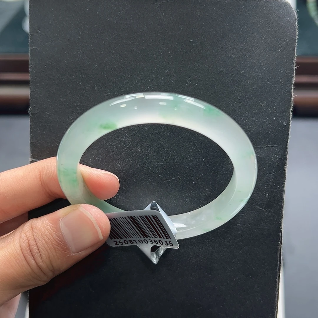 H****石英质玉（非洲翠）未镶嵌手镯