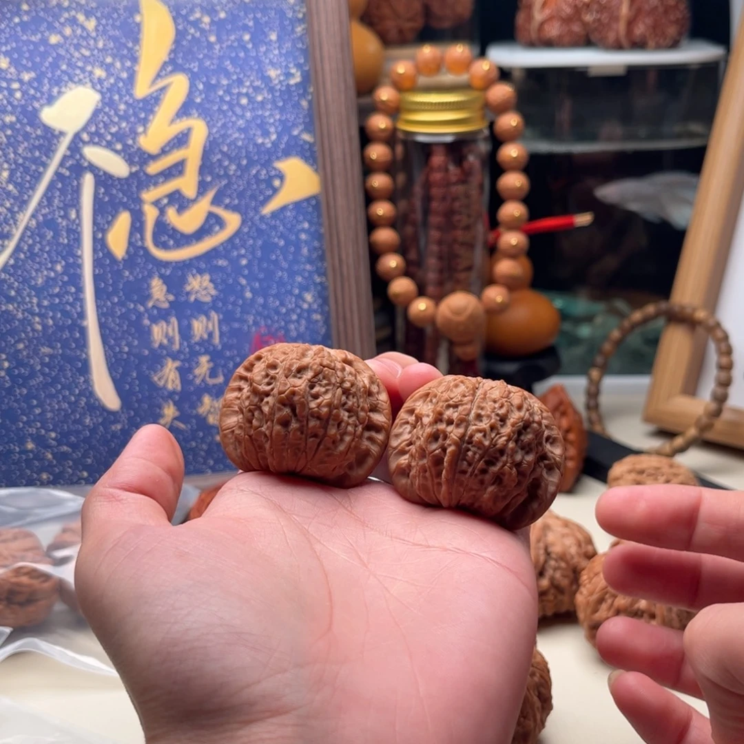 优***格文玩核桃把件40血麒麟