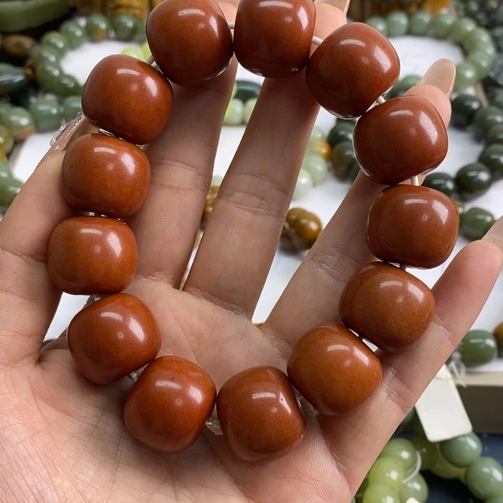未镶嵌透闪石质玉珠宝奇石