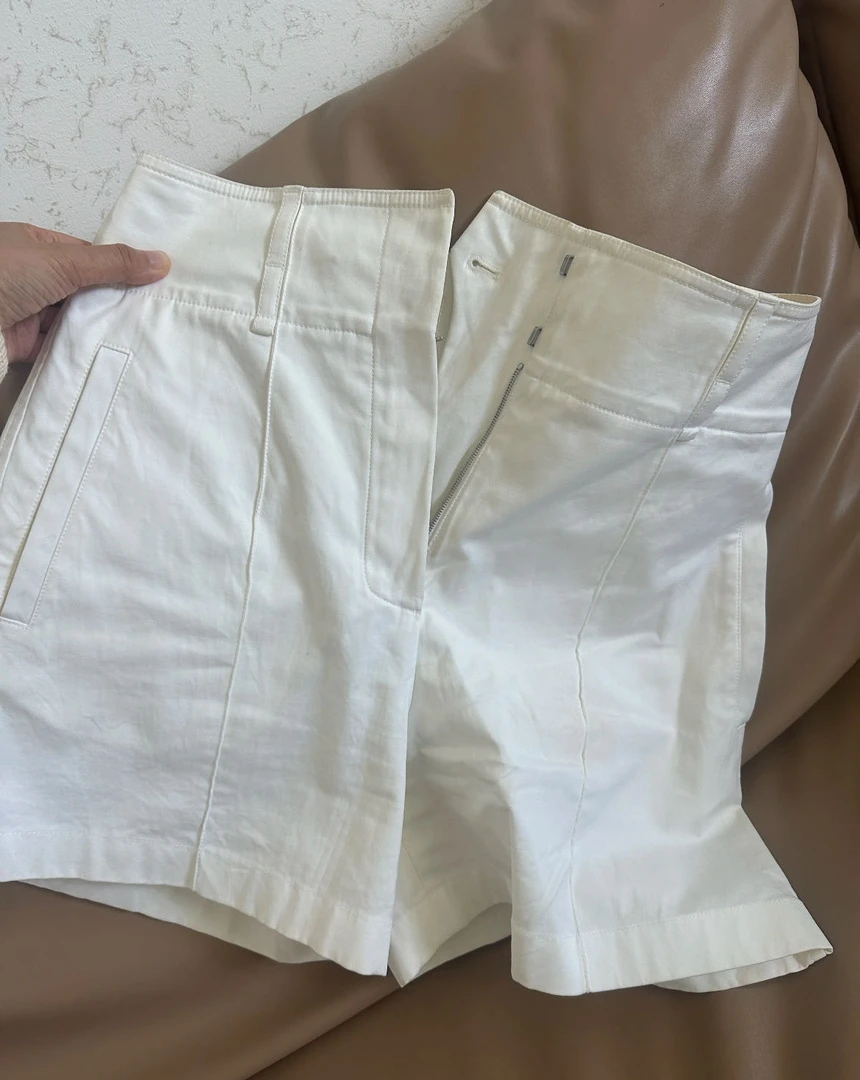 99新 Hermes/爱马仕 白色褶皱中腰拉链直筒休闲短裤  36码