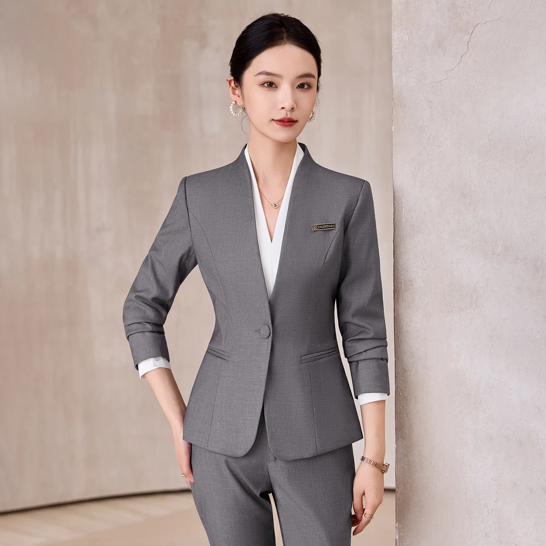 浅灰色西装套装女春秋2025新款女士时尚款面试职业时尚西装