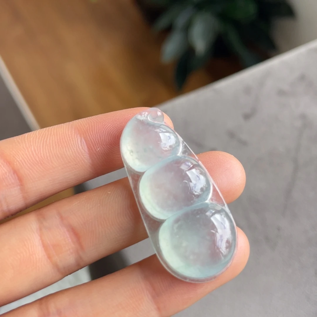 翡翠未镶嵌颈饰冰福豆