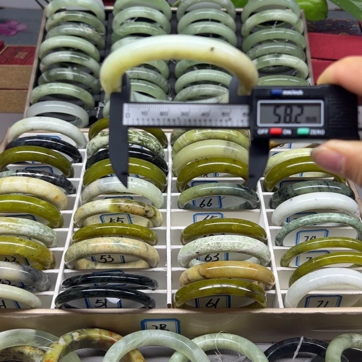 蛇纹石玉未镶嵌手镯65