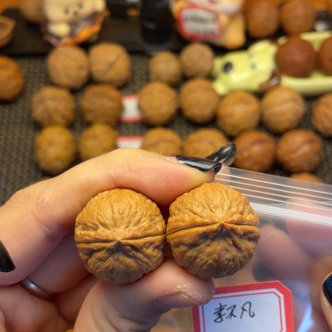 李***凡文玩核桃吊坠23尺蜜桃元宝