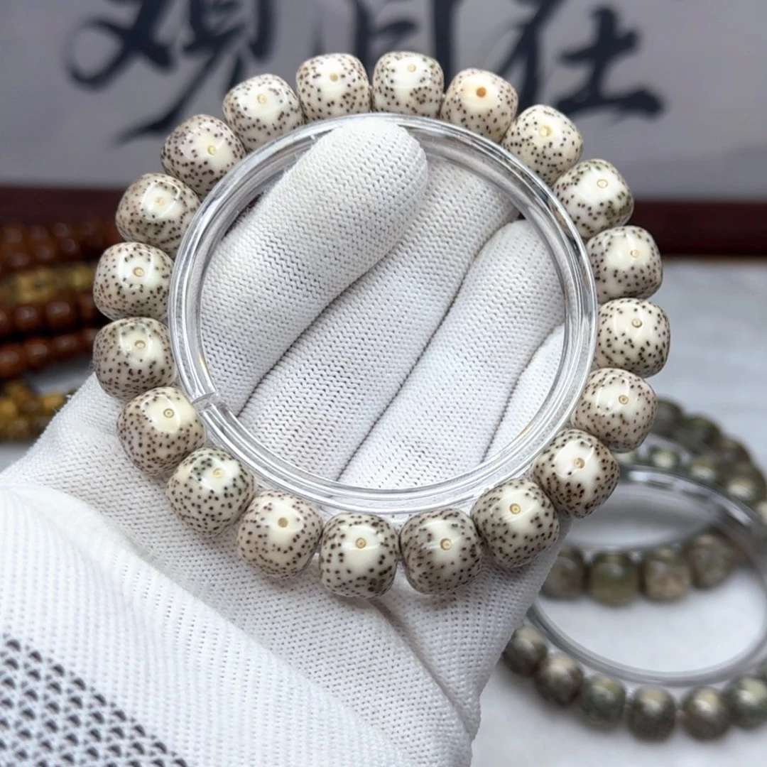 星月菩提吊坠12×11月留白同枝石玉 213