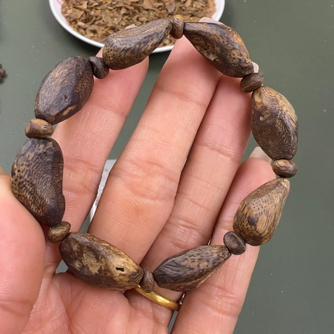 沉香手串海南老白棋包头卡1.2/8g