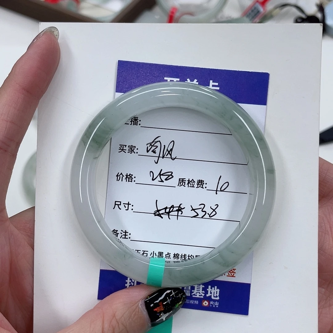 南***。未镶嵌手镯石英质玉