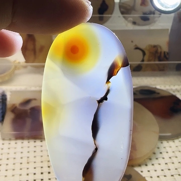 玛瑙/玉髓未镶嵌珠宝奇石