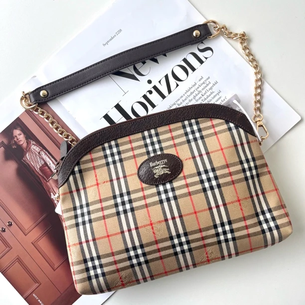 95新 BURBERRY/博柏利 XM/格纹战马贝壳手拿包改斜挎/MM02316807