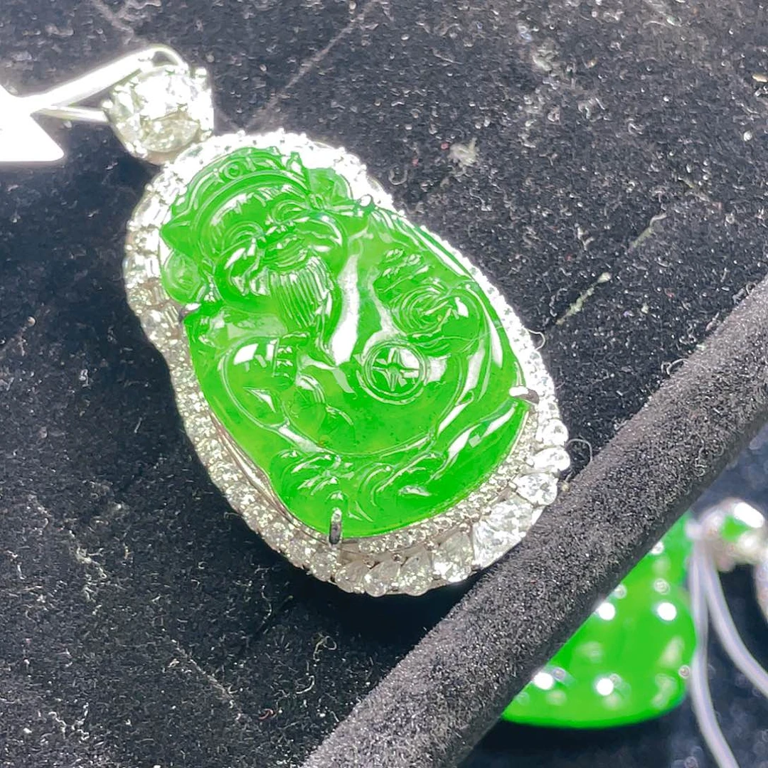 翡翠颈饰未镶嵌57，