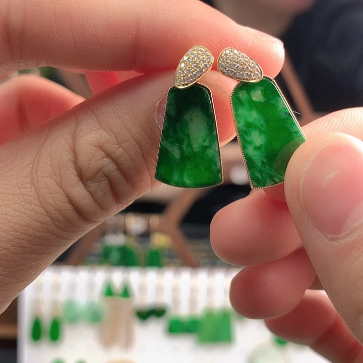翡翠18K金镶嵌耳饰耳饰